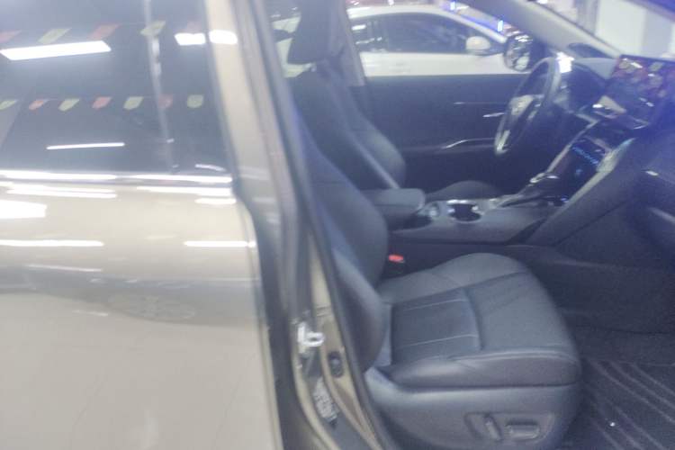 Used Toyota Harrier 2022 Dual-Engine 2.5L CVT Four-Wheel Drive Flagship Edition Right Front Seat