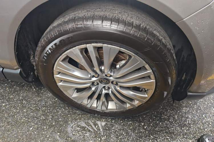 Used Toyota Harrier 2022 Dual-Engine 2.5L CVT Four-Wheel Drive Luxury Edition Right Front Wheel Hub