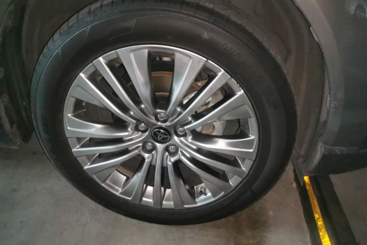 Used Toyota Harrier 2022 Dual-Engine 2.5L CVT Four-Wheel Drive Luxury Edition Right Front Wheel Hub