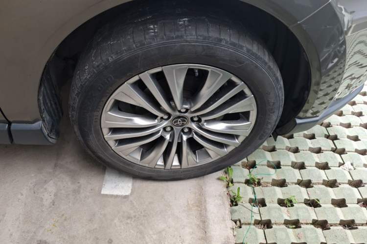 Used Toyota Harrier 2022 Dual-Engine 2.5L CVT Four-Wheel Drive Flagship Edition Right Front Wheel Hub
