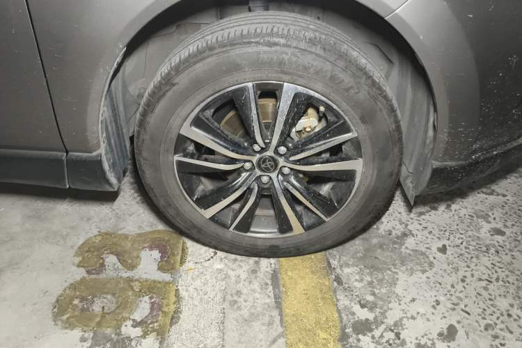 Used Toyota Harrier 2022 Dual-Engine 2.5L CVT Two-Wheel Drive Luxury Edition Right Front Wheel Hub