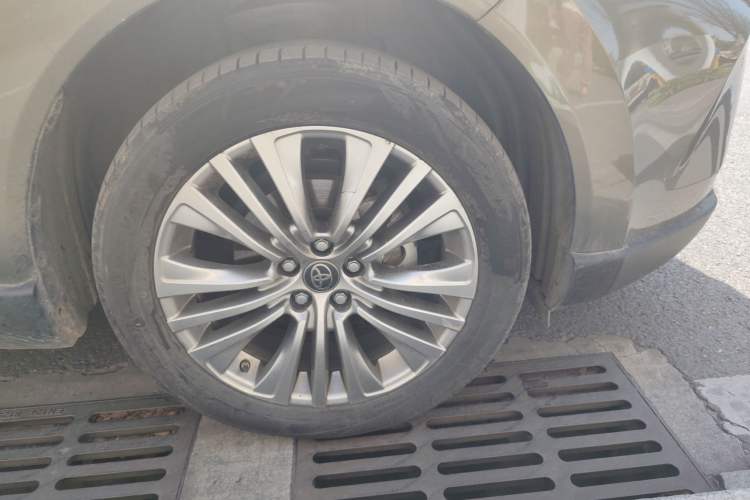 Used Toyota Harrier 2022 Dual-Engine 2.5L CVT Four-Wheel Drive Luxury Edition Right Front Wheel Hub