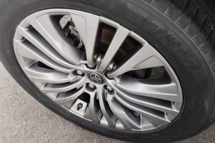 Used Toyota Harrier 2022 Dual-Engine 2.5L CVT Four-Wheel Drive Flagship Edition Right Rear Wheel Hub