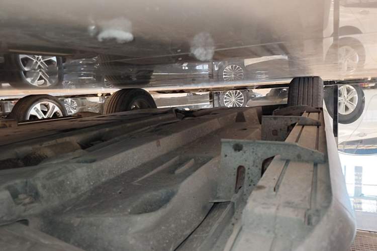 Used Toyota Harrier 2022 2.0L CVT Two-Wheel Drive Entry Version Right Side Sill
