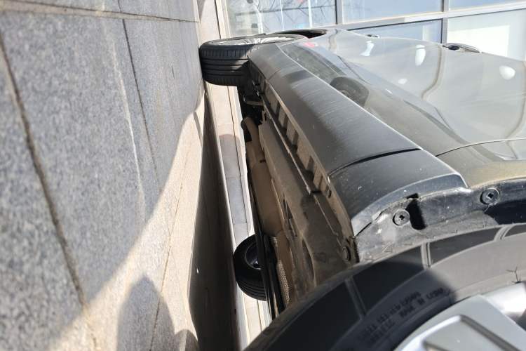 Used Toyota Harrier 2022 Dual-Engine 2.5L CVT Four-Wheel Drive Flagship Edition Right Side Sill