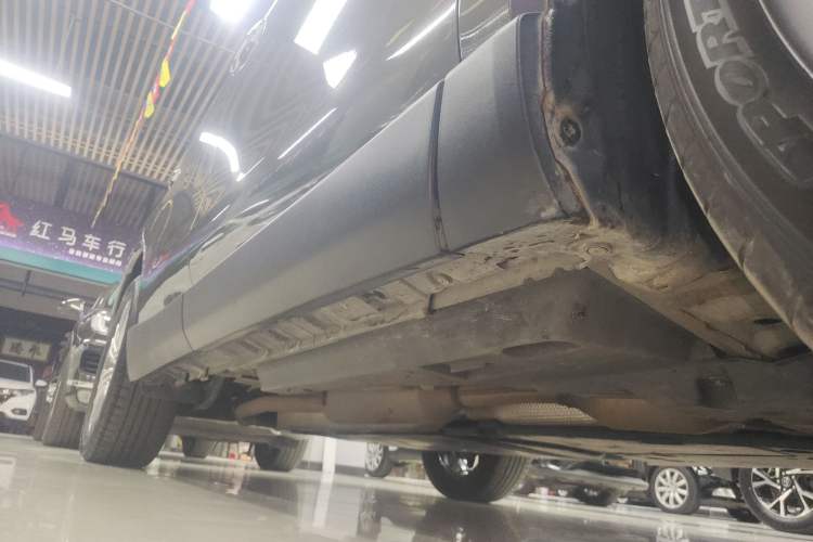 Used Toyota Harrier 2022 Dual-Engine 2.5L CVT Four-Wheel Drive Flagship Edition Right Side Sill