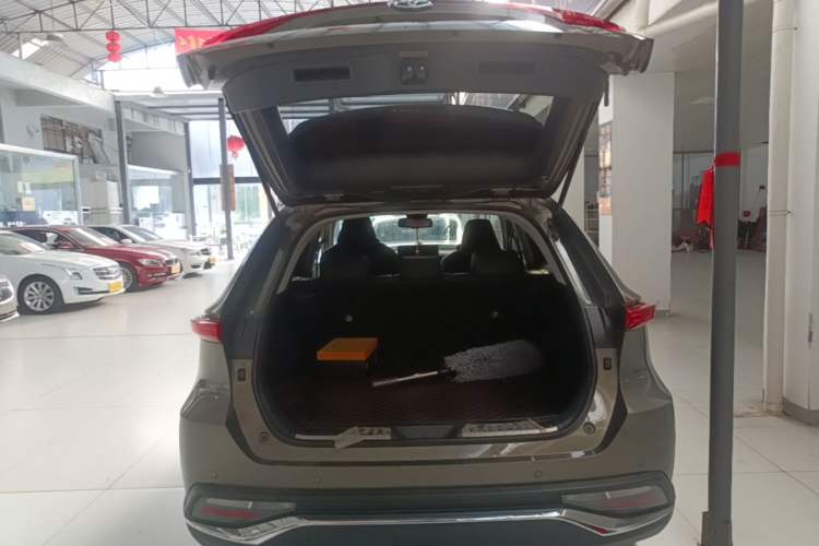 Used Toyota Harrier 2022 2.0L CVT Two-Wheel Drive Luxury Edition Trunk