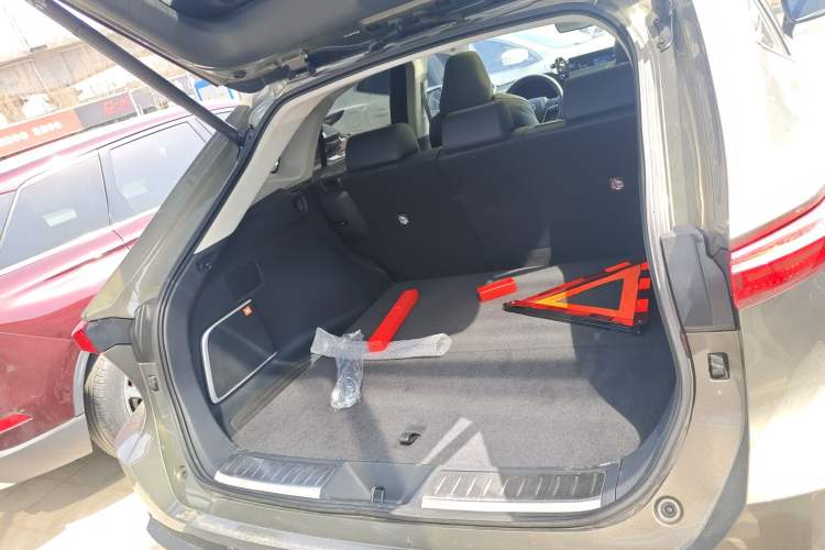 Used Toyota Harrier 2022 Dual-Engine 2.5L CVT Four-Wheel Drive Flagship Edition Trunk