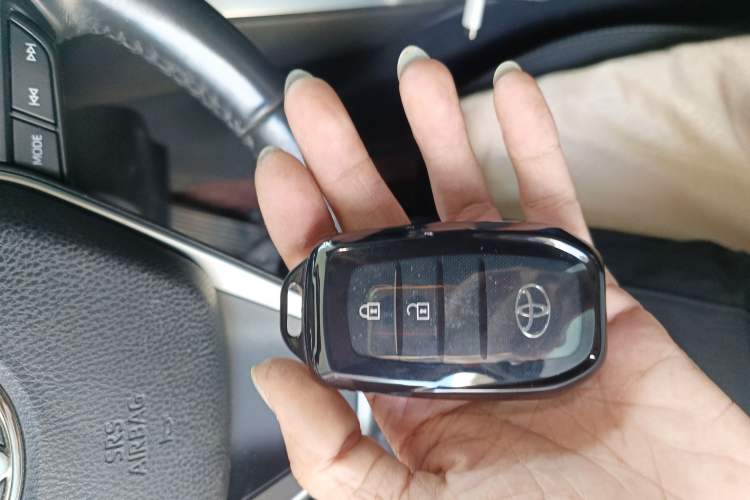 Used Toyota Harrier 2022 2.0L CVT Two-Wheel Drive Entry Version Vehicle Key