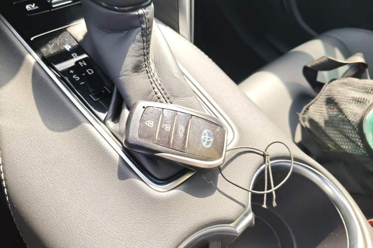 Used Toyota Harrier 2022 Dual-Engine 2.5L CVT Four-Wheel Drive Flagship Edition Vehicle Key
