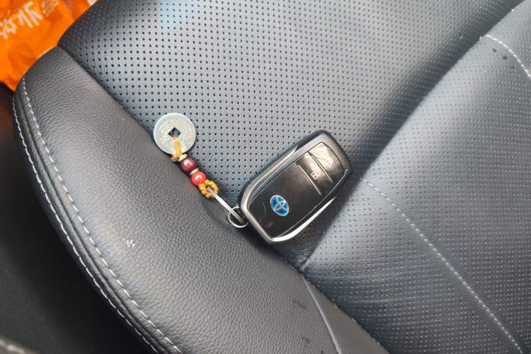 Used Toyota Harrier 2022 Dual-Engine 2.5L CVT Four-Wheel Drive Luxury Edition Vehicle Key