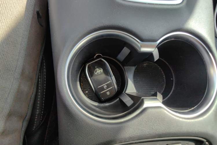 Used Toyota Harrier 2022 2.0L CVT Two-Wheel Drive Luxury Edition Vehicle Key