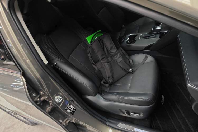 Used Toyota Harrier 2022 Dual-Engine 2.5L CVT Four-Wheel Drive Flagship Edition Right Front Seat