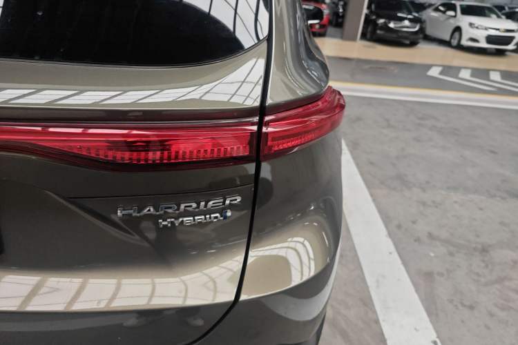 Used Toyota Harrier 2022 Dual-Engine 2.5L CVT Four-Wheel Drive Flagship Edition Right Rear Taillight
