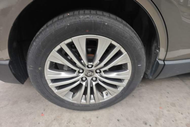 Used Toyota Harrier 2022 Dual-Engine 2.5L CVT Four-Wheel Drive Flagship Edition Right Rear Wheel Hub