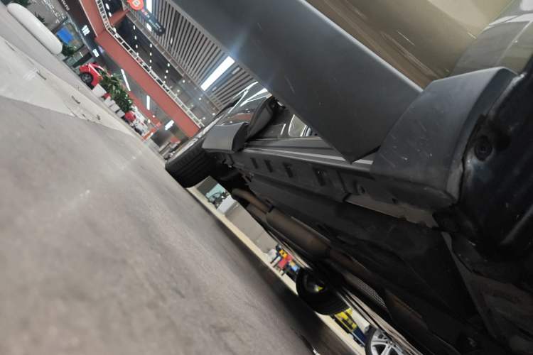 Used Toyota Harrier 2022 Dual-Engine 2.5L CVT Four-Wheel Drive Flagship Edition Right Side Sill