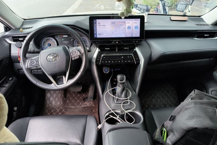 Used Toyota Harrier 2022 Dual-Engine 2.5L CVT Four-Wheel Drive Luxury Edition Center Console