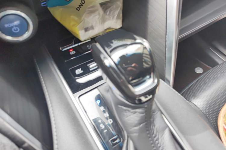 Used Toyota Harrier 2022 Dual-Engine 2.5L CVT Two-Wheel Drive Luxury Edition Gear Lever