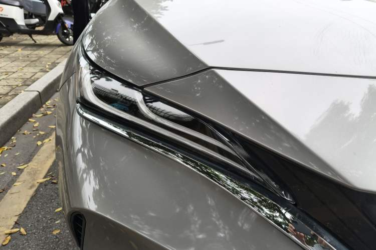 Used Toyota Harrier 2022 Dual-Engine 2.5L CVT Four-Wheel Drive Luxury Edition Right Front Headlight