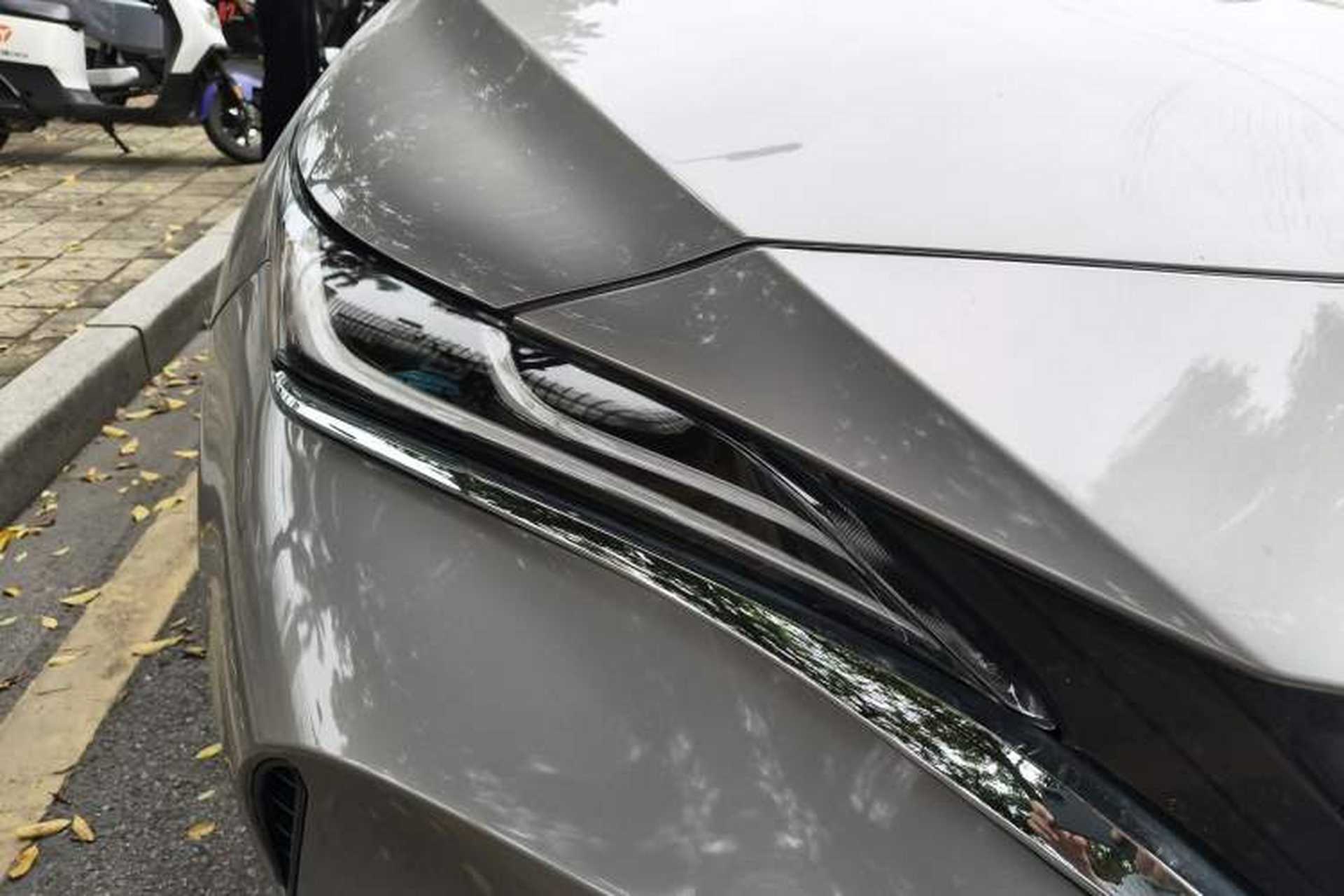 Used Toyota Harrier 2022 Dual-Engine 2.5L CVT Four-Wheel Drive Luxury Edition Right Front Headlight