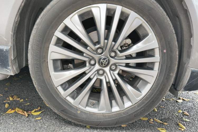 Used Toyota Harrier 2022 Dual-Engine 2.5L CVT Four-Wheel Drive Luxury Edition Right Front Wheel Hub