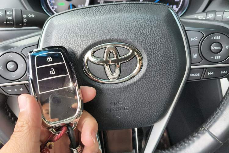 Used Toyota Harrier 2022 Dual-Engine 2.5L CVT Four-Wheel Drive Luxury Edition Vehicle Key