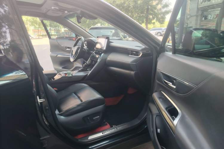 Used Toyota Harrier 2022 2.0L CVT Two-Wheel Drive Deluxe Edition Interior 6