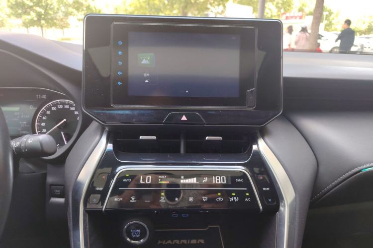 Used Toyota Harrier 2022 2.0L CVT Two-Wheel Drive Deluxe Edition Interior 9