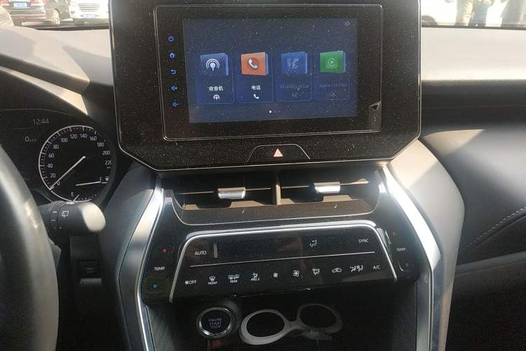 Used Toyota Harrier 2022 2.0L CVT Two-Wheel Drive Luxury Edition Audio And AC Panel