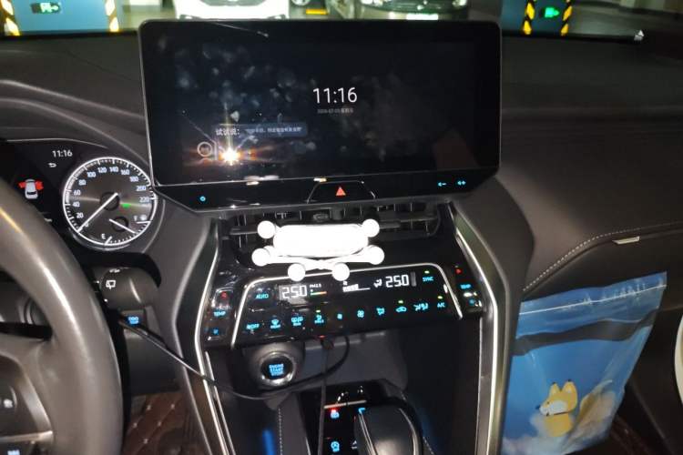 Used Toyota Harrier 2022 2.0L CVT Two-Wheel Drive Deluxe Edition Audio And AC Panel