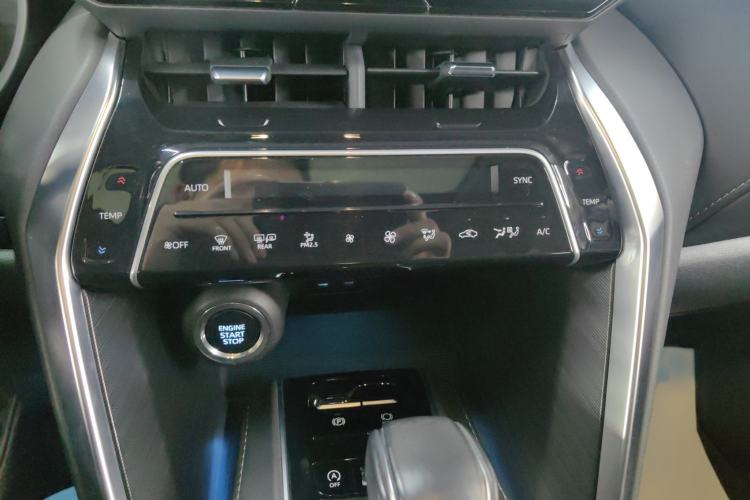 Used Toyota Harrier 2022 2.0L CVT Two-Wheel Drive Luxury Edition Audio And AC Panel