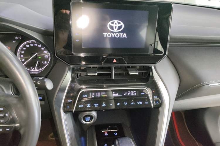 Used Toyota Harrier 2022 2.0L CVT Two-Wheel Drive Luxury Edition Audio And AC Panel