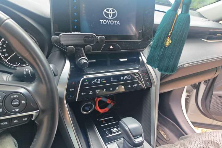 Used Toyota Harrier 2022 2.0L CVT Two-Wheel Drive Luxury Edition Audio And AC Panel