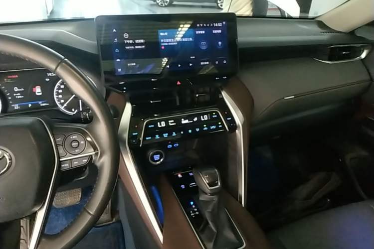 Used Toyota Harrier 2022 2.0L CVT Two-Wheel Drive Deluxe Edition Audio And AC Panel