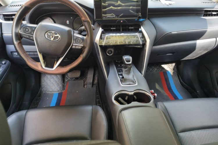Used Toyota Harrier 2022 2.0L CVT Two-Wheel Drive Luxury Edition Center Console