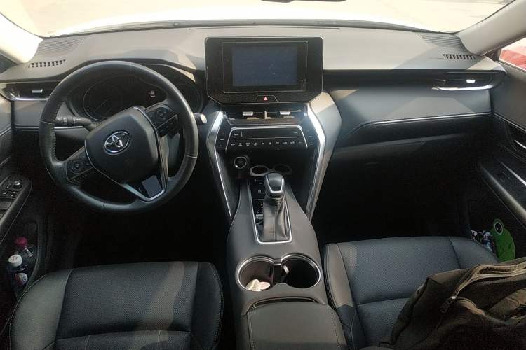 Used Toyota Harrier 2022 2.0L CVT Two-Wheel Drive Luxury Edition Center Console