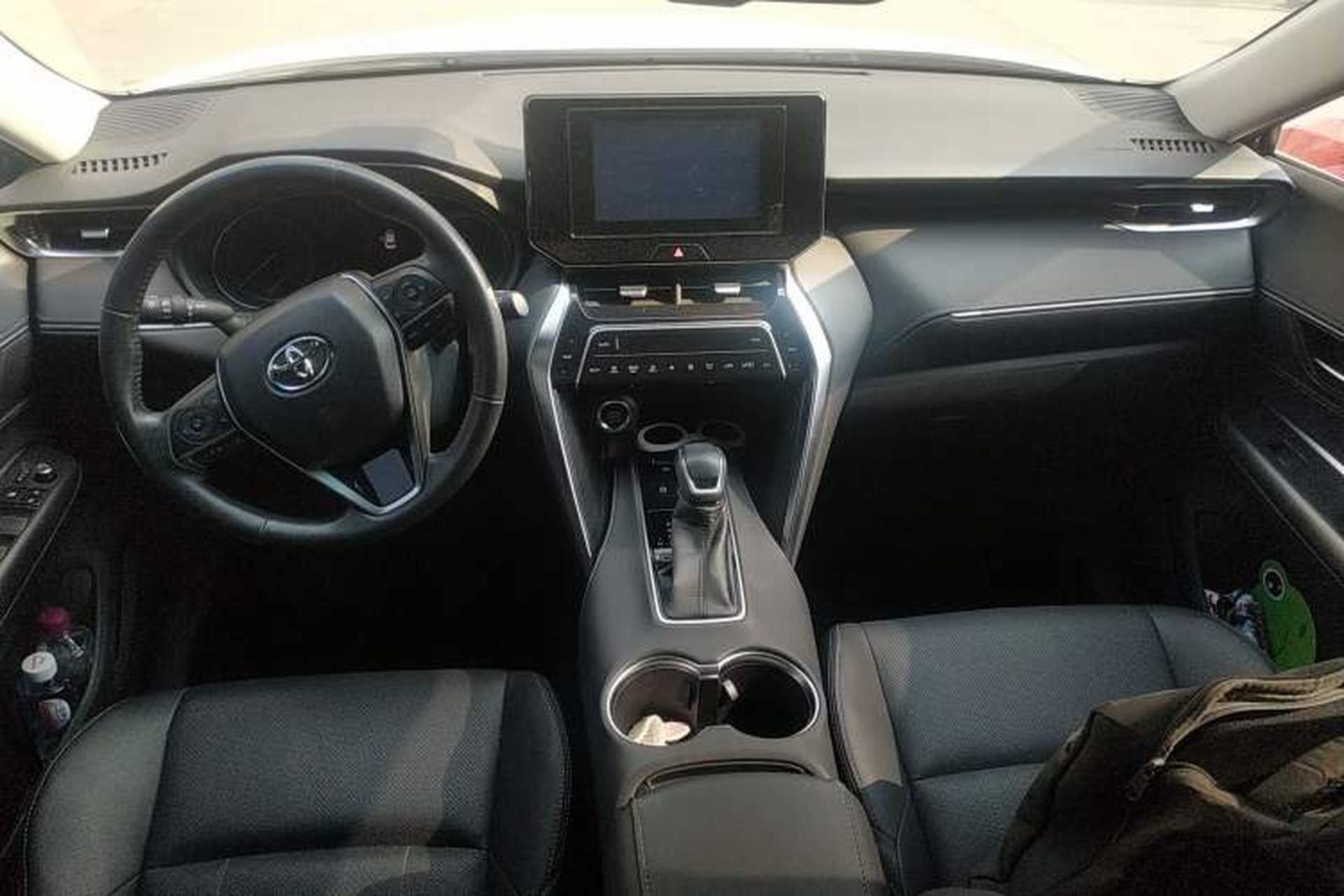 Used Toyota Harrier 2022 2.0L CVT Two-Wheel Drive Luxury Edition Center Console