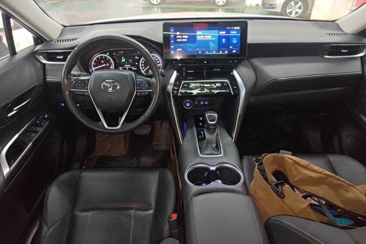 Used Toyota Harrier 2022 2.0L CVT Two-Wheel Drive Deluxe Edition Center Console