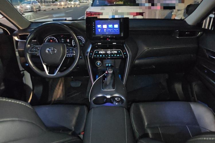Used Toyota Harrier 2022 2.0L CVT Two-Wheel Drive Luxury Edition Center Console