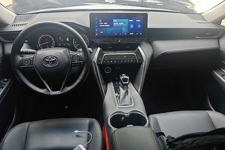 Used Toyota Harrier 2022 2.0L CVT Two-Wheel Drive Deluxe Edition Center Console