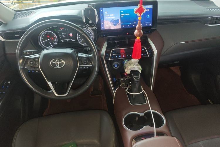 Used Toyota Harrier 2022 2.0L CVT Two-Wheel Drive Deluxe Edition Center Console