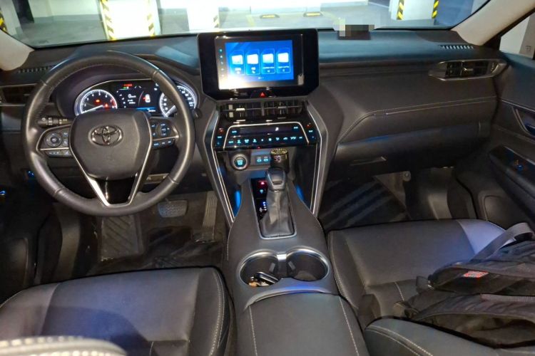 Used Toyota Harrier 2022 2.0L CVT Two-Wheel Drive Luxury Edition Center Console
