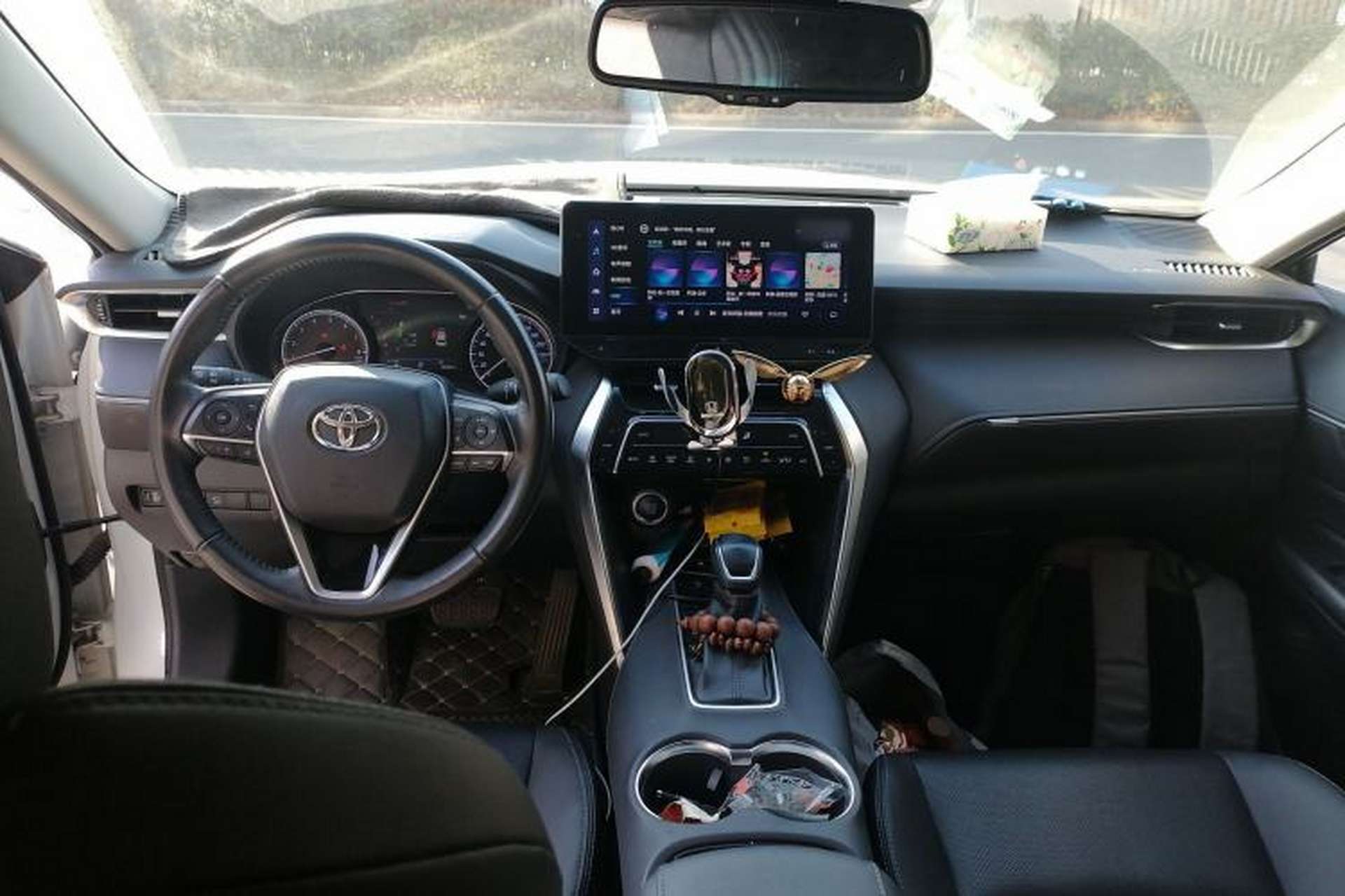 Used Toyota Harrier 2022 2.0L CVT Two-Wheel Drive Deluxe Edition Center Console