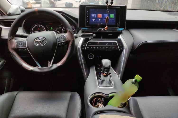 Used Toyota Harrier 2022 2.0L CVT Two-Wheel Drive Luxury Edition Center Console