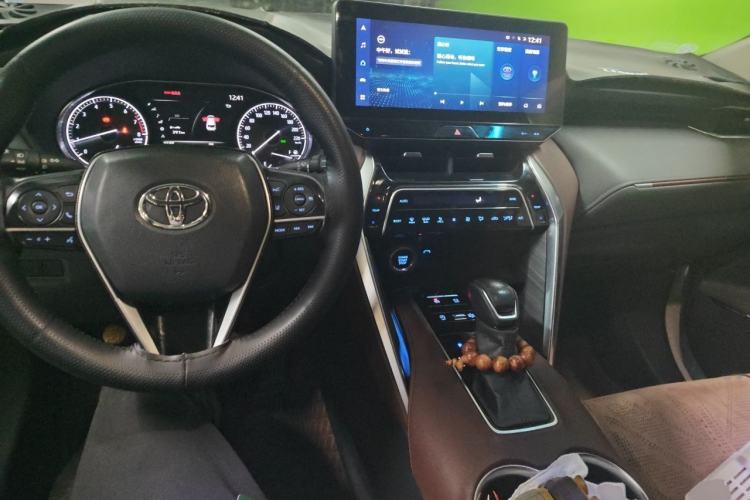 Used Toyota Harrier 2022 2.0L CVT Two-Wheel Drive Deluxe Edition Center Console