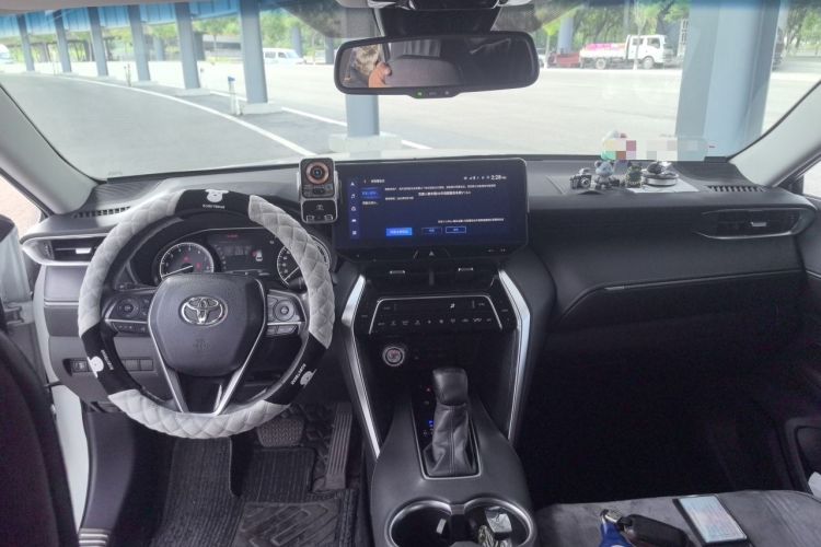 Used Toyota Harrier 2022 2.0L CVT Two-Wheel Drive Deluxe Edition Center Console