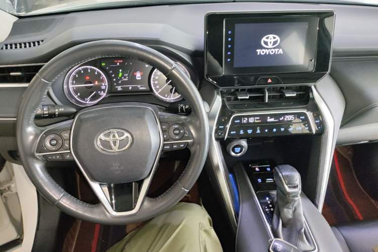 Used Toyota Harrier 2022 2.0L CVT Two-Wheel Drive Luxury Edition Center Console
