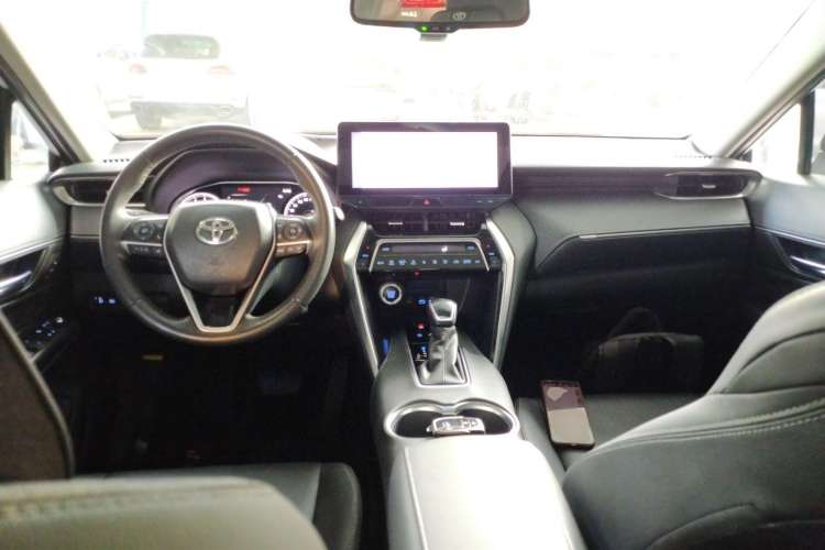 Used Toyota Harrier 2022 2.0L CVT Two-Wheel Drive Deluxe Edition Center Console