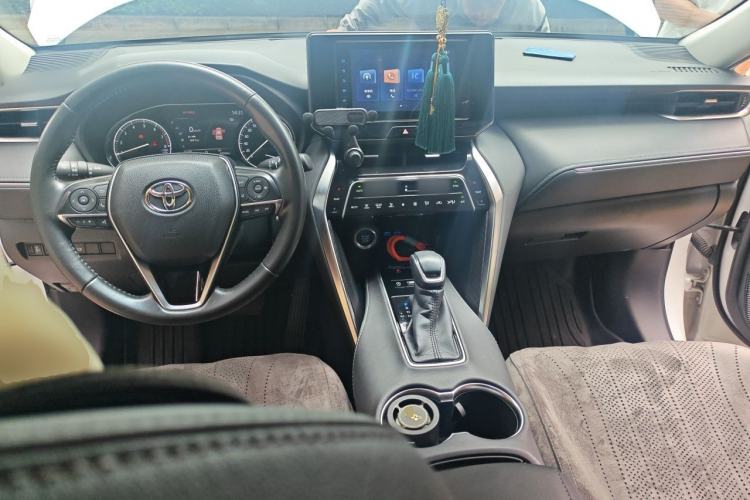 Used Toyota Harrier 2022 2.0L CVT Two-Wheel Drive Luxury Edition Center Console