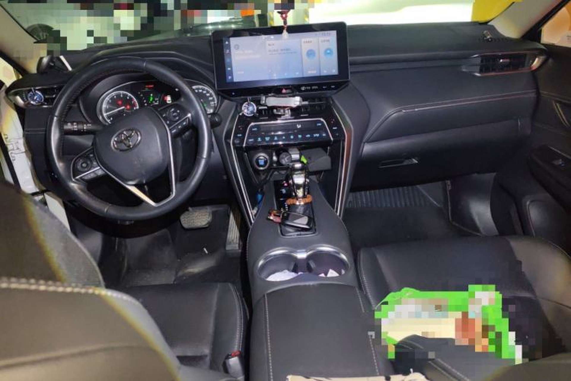 Used Toyota Harrier 2022 2.0L CVT Two-Wheel Drive Deluxe Edition Center Console